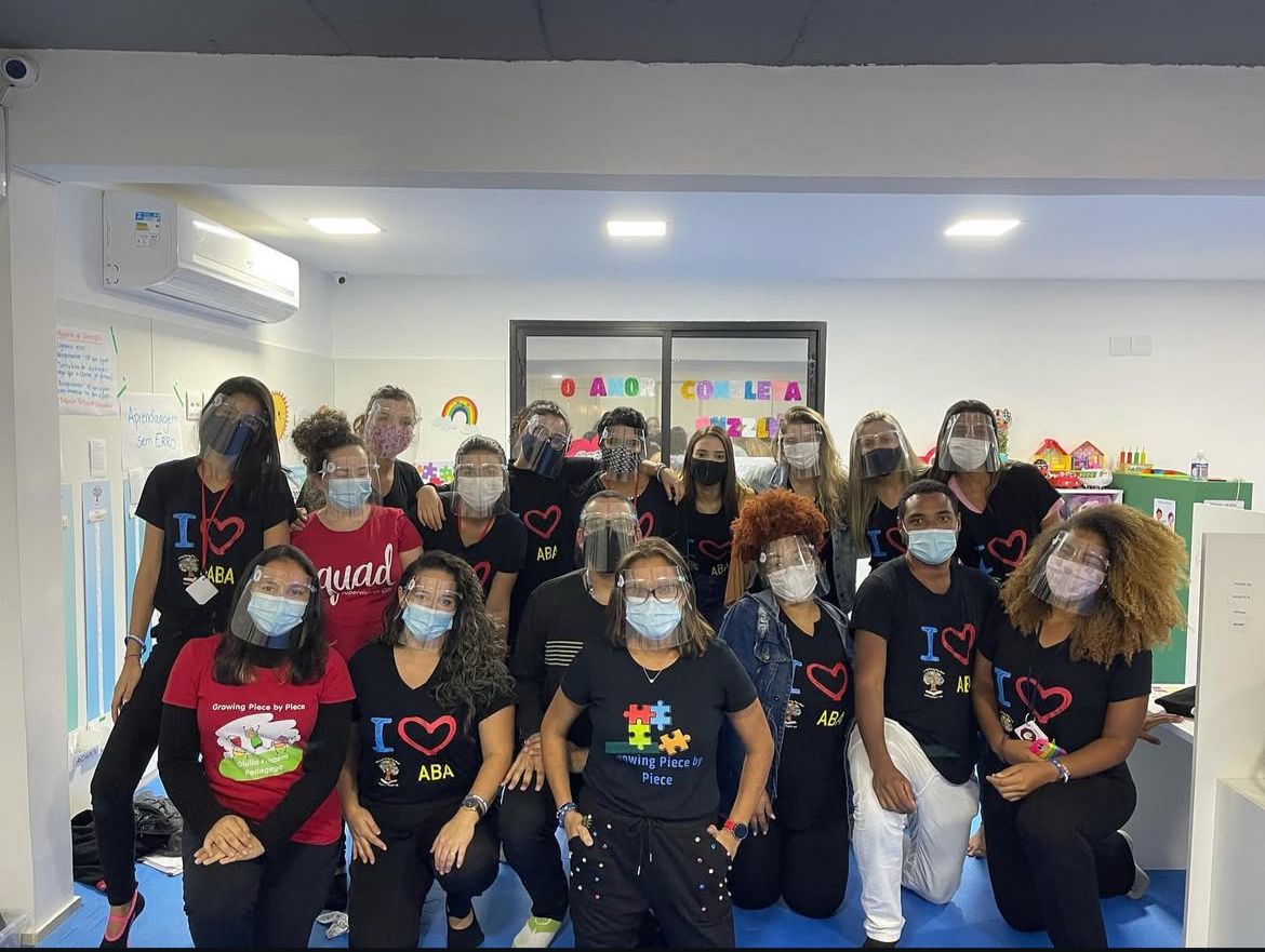 "Summer Camp". Trabalho como Terapeuta ABA (Applied Behavior Analysis - Análise do Comportamento Aplicado) para crianças com transtorno do espectro autista (TEA).